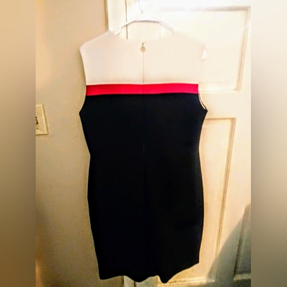 Tommy Hill figure dress - Picture 2 of 3